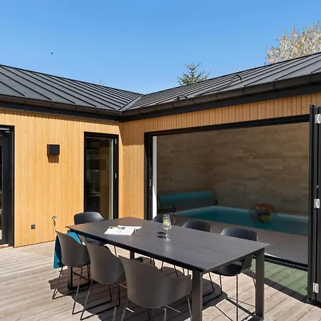 Vakantiehuis Lovely In With Sauna *