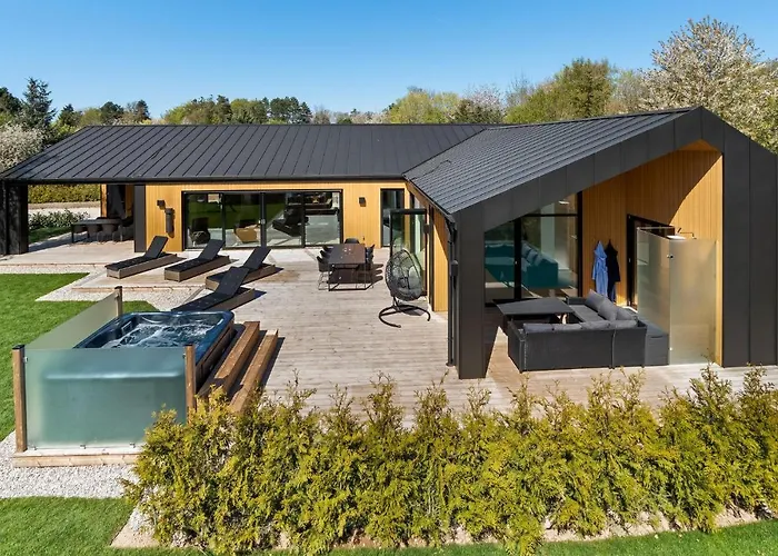 Vakantiehuis Lovely In With Sauna